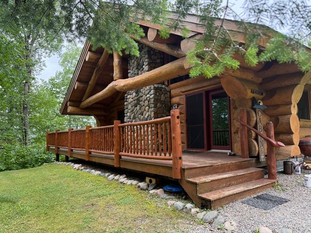 Cabins | Spacious Lodge | Handcrafted Lakeside Cabins